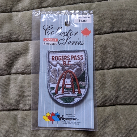 Lot 11 Vintage Patches B.C. and Alberta Voyageur Emblems - Picture 2 of 13